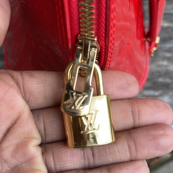 Authentic Louis Vuitton Alma Vernis bag - Picture 2 of 10